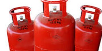 માણેજાની ફરસાણની દુકાનમાંથી ગેસના ૨૮ સિલિન્ડર કબજે | 28 gas cylinders seized from Farsan’s shop in M…