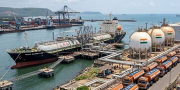 2 જહાજથી LPG સંકટ ટળવાનું નથી, દર મહિને જોઇએ 29 ટેન્કર, ઘરેલુ ઉત્પાદન વધવાથી પણ કંઇ નહીં થાય | india…