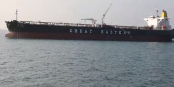 ગુજરાતના દરિયા કાંઠે ‘શિવાલિક’ અને ‘નંદા દેવી’ બાદ વધુ એક જહાજ ક્રૂડ ઓઈલ લઈને પહોંચ્યું | indian shi…