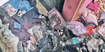 પિતા પર હુમલો કરી ભાઈના રૂમમાં આગ લગાવીને ઘરવખરી ફૂંકી મારી | Attacked father set fire to brother ro…