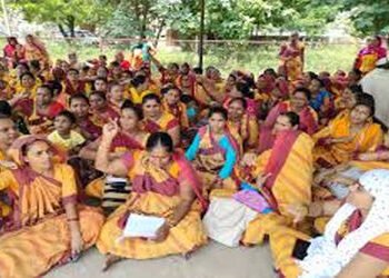 નડિયાદમાં પગાર વધારા સહિતની માંગ સાથે આંગણવાડીની બહેનોના 3 દિવસથી ધરણાં | Anganwadi sisters protest …