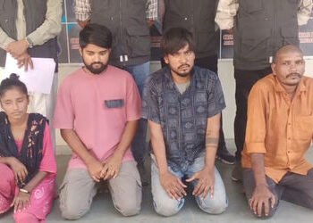 ભીડ મેળા અને ઉત્સવમાં મોબાઇલ ફોનની ચોરી કરતી ગેંગ અંતે ઝડપાઇ | ahmedabad crime branch cracked mobile…