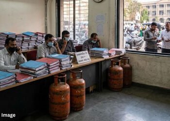 અમદાવાદ શહેરમાં LPG કનેક્શન સરન્ડર કરવાના ફરમાનનો ફિયાસ્કો, કાળાબજારીનો ફક્ત 1 કેસ | Ahmedabad LPG C…