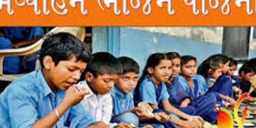 LPGની શેખી કરતી સરકારે બપોરાં કેન્દ્રોને અનાજ-કઠોળ માટે ટટળાવ્યાં | which boasted about LPG made the…