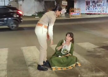 કાલાઘોડા બ્રિજ પાસે નશામાં યુવતીનો હંગામો, કોઈ ગુનો ન નોંધાયો | Drunk girl causes ruckus near Kalagh…