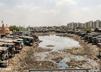 AMCએ પઝેશન લીધું તોય નારોલ-લાંભા સહિતના 16 તળાવમાં 2600થી વધુ દબાણ | Ahmedabad: Over 2600 Encroachme…