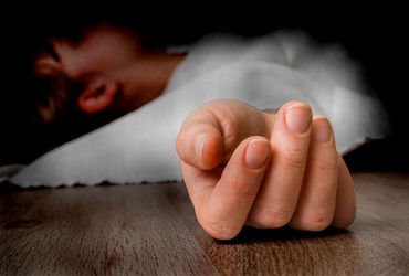 ગેસ લાઇનની કામગીરી દરમિયાન કરંટ લાગતા ત્રણ સંતાનના પિતાનું મોત | person dies after being electrocute…