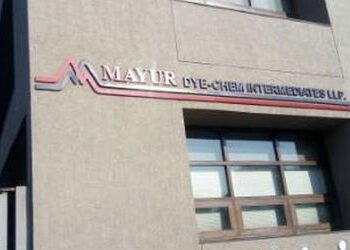 અમદાવાદમાં IT વિભાગની કાર્યવાહી, મયુર ડાયકેમ ગ્રુપના 20થી વધુ સ્થળોએ તપાસનો ધમધમાટ | ahmedabad incom…