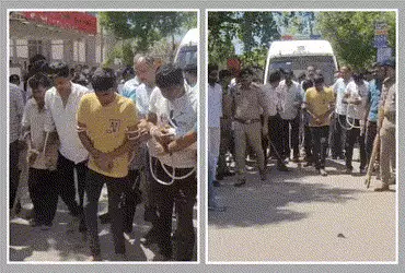 અમદાવાદ: હત્યા કેસમાં 5 આરોપીઓનું ઘટનાસ્થળે રિકન્સ્ટ્રક્શન, હથકડી સાથે લંગડાતા ચાલતા શખસોને જોવા લોક…