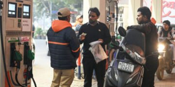 મોંઘવારીનો ‘પ્રીમિયમ’ ઝટકો: ભારતમાં પ્રીમિયમ પેટ્રોલના ભાવમાં રૂ. 2.35 સુધીનો વધારો! | BIG NEWS Prem…