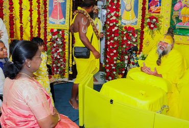 VIDEO: રાષ્ટ્રપતિ દ્રોપદી મુર્મૂ પહોંચ્યા મથુરા-વૃંદાવન, પ્રેમાનંદ મહારાજના આશીર્વાદ મેળવ્યા, રાધે-ર…