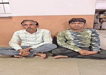 ધ્રાંગધ્રાના પરોઢિયા વિસ્તાર પાસે જુગાર રમતા 2 શખ્સ ઝડપાયા | 2 men caught gambling near Parodhia are…