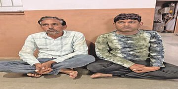 ધ્રાંગધ્રાના પરોઢિયા વિસ્તાર પાસે જુગાર રમતા 2 શખ્સ ઝડપાયા | 2 men caught gambling near Parodhia are…