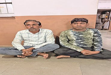 ધ્રાંગધ્રાના પરોઢિયા વિસ્તાર પાસે જુગાર રમતા 2 શખ્સ ઝડપાયા | 2 men caught gambling near Parodhia are…