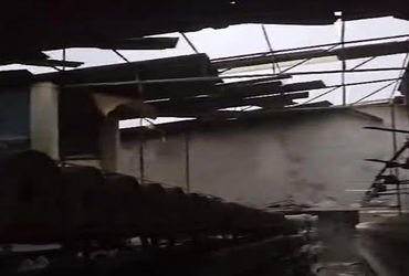 મિની વાવાઝોડામાં થાનના 20 થી વધુ સિરામિક એકમોના શેડ ઉડયા | Mini cyclone destroys sheds of more than …