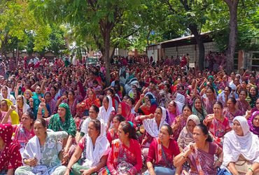 સુરેન્દ્રનગર જિલ્લા પંચાયતમાં આવેદન આપી આંગણવાડી બહેનોનો હલ્લાબોલ | Anganwadi sisters create ruckus …