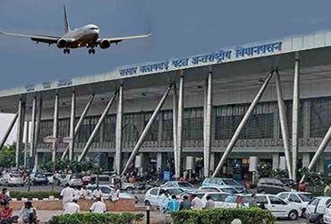 અમદાવાદથી ફ્લાઇટમાં દિલ્હી મોકલેલી ૧૭ લાખની ચાંદી ચોરાઇ | 17 pworun 259 kg silifer ra titiilo 16 ra …