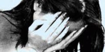 સંતાનના બર્થ સર્ટિફિકેટ માટે મદદ કરવાના નામે મિત્રતા કેળવી બળાત્કાર ગુજારનાર VMCનો કર્મચારી પકડાયો |…