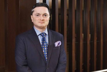 માલદીવ્સમાં સ્પીડબોટ પલટતા રેમન્ડના MD ગૌતમ સિંઘાનિયા ઈજાગ્રસ્ત, મુંબઈ એરલિફ્ટ કરાયા; અન્ય 2 ગુમ | r…