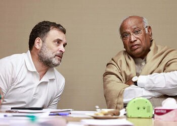 કોંગ્રેસમાં મધરાતે ‘મહાભારત’: કેરળની ટિકિટો પર રાહુલ ગાંધી લાલચોળ, 4 કલાક ચાલી હાઈવોલ્ટેજ બેઠક | con…