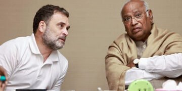 કોંગ્રેસમાં મધરાતે ‘મહાભારત’: કેરળની ટિકિટો પર રાહુલ ગાંધી લાલચોળ, 4 કલાક ચાલી હાઈવોલ્ટેજ બેઠક | con…