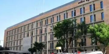 ગુજરાતના મહેસૂલ વિભાગમાં મોટો ફેરબદલ, 800 કર્મચારીઓને નાયબ મામલતદાર તરીકે બઢતી અને 80ની જિલ્લા ફેરબદ…