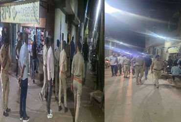 જામનગર શહેરના સંવેદનશીલ વિસ્તારમાં ઈદની પૂર્વી રાત્રે પોલીસ દ્વારા ફૂટ પેટ્રોલિંગ કરાયું | Police co…
