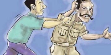 સીદસર રોડ પર પોલીસ પર શખ્સનો છરી વડે હુમલો | Man attacks police with knife on Sidsar Road