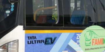 એક વર્ષમાં ૫૬૧ ઈ-બસનો ઓર્ડર અપાયો, અમદાવાદમાં એક વર્ષમાં ૧૯૬૦ ઈલેકટ્રિક બસ રોડ ઉપર દોડતી થશે | 561 e…