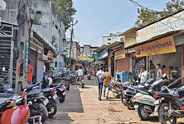 નડિયાદમાં માણેકચોકમાં લારીની જગ્યાએ પાકા બાંધકામ ખડકી દેવાયા | Concrete structures were demolished i…