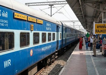 ડબ્બાનો નિર્ણય આડાપાટે! : ઉનાળાના છેક અંત ભાગે 8૮ ટ્રેનમાં 1-1 AC કોચ વધશે | Compartment decision in…