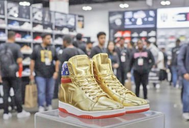 અમેરિકી પ્રમુખની આશ્ચર્યજનક પોસ્ટ ”રેર ગોલ્ડ ટ્રમ્પ સ્નીકર્સ” | US President’s surprising post ”R…