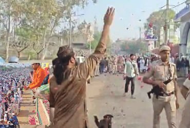 ‘રામ વગર રમઝાન નહીં’ : જયપુરમાં મુસ્લિમો પર હિન્દુઓની પુષ્પવર્ષા | ‘No Ramadan without Ram’: Hindus …