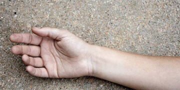 જામનગરમાં શિવ ટાઉનશિપમાં રહેતા એક કોન્ટ્રાક્ટર યુવાનનો રહસ્યમય સંજોગોમાં ગળાફાંસા દ્વારા આપઘાત | A y…