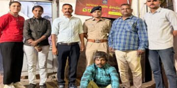 માધવપુરામાંથી સગીરાને લગ્નની લાલચ આપી ભગાડી જનાર આરોપી 4 મહિને સિદ્ધપુરથી ઝડપાયો, પોલીસે સગીરાને મુક…