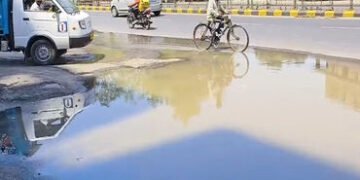 વિશ્વ જળ દિવસ – છ દિવસથી પાણીની લાઈન તૂટેલી, લાખો લિટર શુદ્ધ પાણીનો વેડફાટ | Water line has been bro…