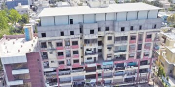 નડિયાદમાં શીતવંદન કોમ્પલેક્સનું પાર્કિંગ ભાડે આપી દઈ ગેરકાયદે બાંધકામ ખડકી દેવાતા રોષ | Anger over i…