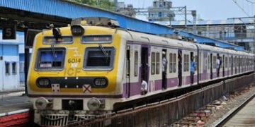 નડિયાદ, આણંદ જિલ્લાના રેલવે સ્ટેશનો પર કોરોના-કાળમાં બંધ થયેલી લોકલ ટ્રેનો પુનઃ શરૂ કરવા માંગ | Dema…