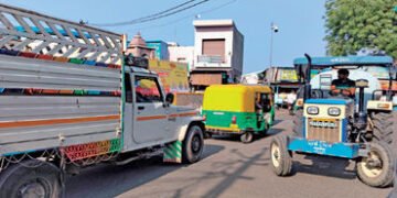 લીંબડીના મુખ્ય માર્ગો પર આડેધડ વાહન પાર્કિગથી ટ્રાફિકની સમસ્યા વકરી | Traffic problems worsen due to…