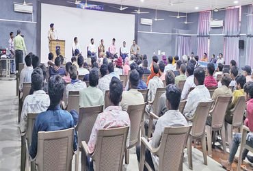 સુરેન્દ્રનગરમાં અરજી મેળામાં 100 થી વધુ અરજદારોની અરજીઓ કરી | More than 100 applicants applied at th…