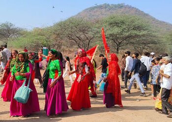 ચોટીલા ડુંગરની છઠ્ઠી પરિક્રમામાં દોઢ લાખથી વધુ શ્રધ્ધાળુઓ ઉમટયા | More than one and a half lakh devo…