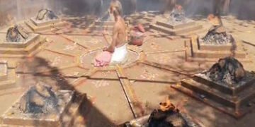 સનાતન ધર્મનાં પ્રસાર અને વિશ્વશાંતિ અર્થે ધગધગતા અગ્નિ કુંડો વચ્ચે કઠોર જપ-તપ | Harsh chanting and p…