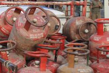 સિલિન્ડરમાથી ગેસની ચોરી કરીને ગ્રાહકો સાથે છેતરપિંડીનું મોટું કૌભાંડ | Gas stolen scam running in Ac…