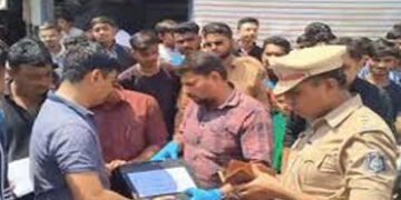 સાંઢિયાવાડમાં પોલીસનું મેગા ઓપરેશન, કુખ્યાત શખ્સના ઘરેથી પ્રતિબંધિત વસ્તુઓ મળી | Mega operation bann…