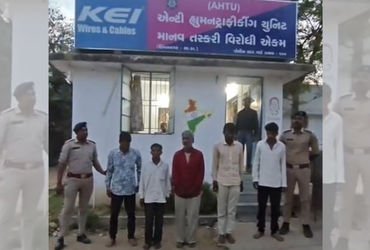 સાબરકાંઠા: ખેડબ્રહ્મામાં 9 દિવસના બાળકના વેચાણના રેકેટનો પર્દાફાશ, અમદાવાદ-રાજસ્થાનના 5 શખસો ઝડપાયા …