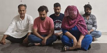 દુબઈથી ચાલતા હાઇટેક ઓનલાઇન જુગારનો પર્દાફાશ : યુવતી સહિત પાંચની ધરપકડ | High tech online gambling op…