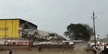 VIDEO: પ્રયાગરાજમાં મોટી દુર્ઘટના, કોલ્ડ સ્ટોરેજમાં ગેસ પાઇપ ફાટતા દીવાલ ધરાશાયી, 4 શ્રમિકોના મોત | …