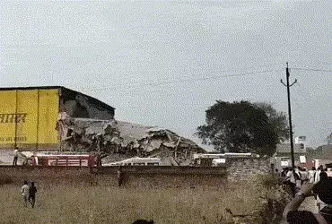 VIDEO: પ્રયાગરાજમાં મોટી દુર્ઘટના, કોલ્ડ સ્ટોરેજમાં ગેસ પાઇપ ફાટતા દીવાલ ધરાશાયી, 4 શ્રમિકોના મોત | …