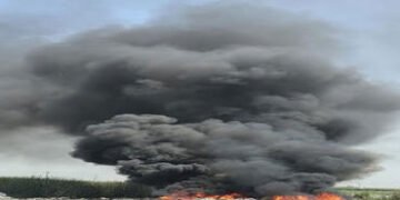 સાણંદના ચાચરાવાડીમાં કેમિકલ યુક્ત કચરો સળગાવતા હવાની ગુણવત્તા કથળી | Air quality deteriorates due to…