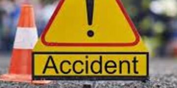 સામાજિક પ્રસંગથી ઘરે જતા ભાઇ બહેનને કારચાલકે ટક્કર મારી | Brother and sister hit by car while going …